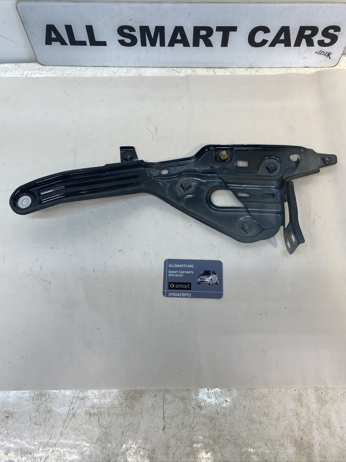 SMART FORFOUR PART NUMBER 631467979R r wing bracket (*) BRACKET Image 3