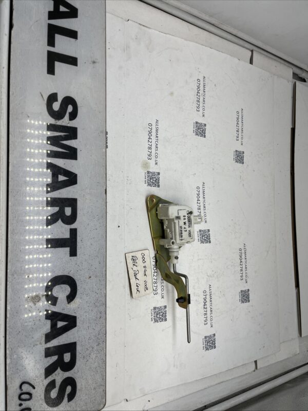 Smart Fortwo 450 Mk1 0 7 Petrol Fuel Flap Actuator 0008705V003 (A8)