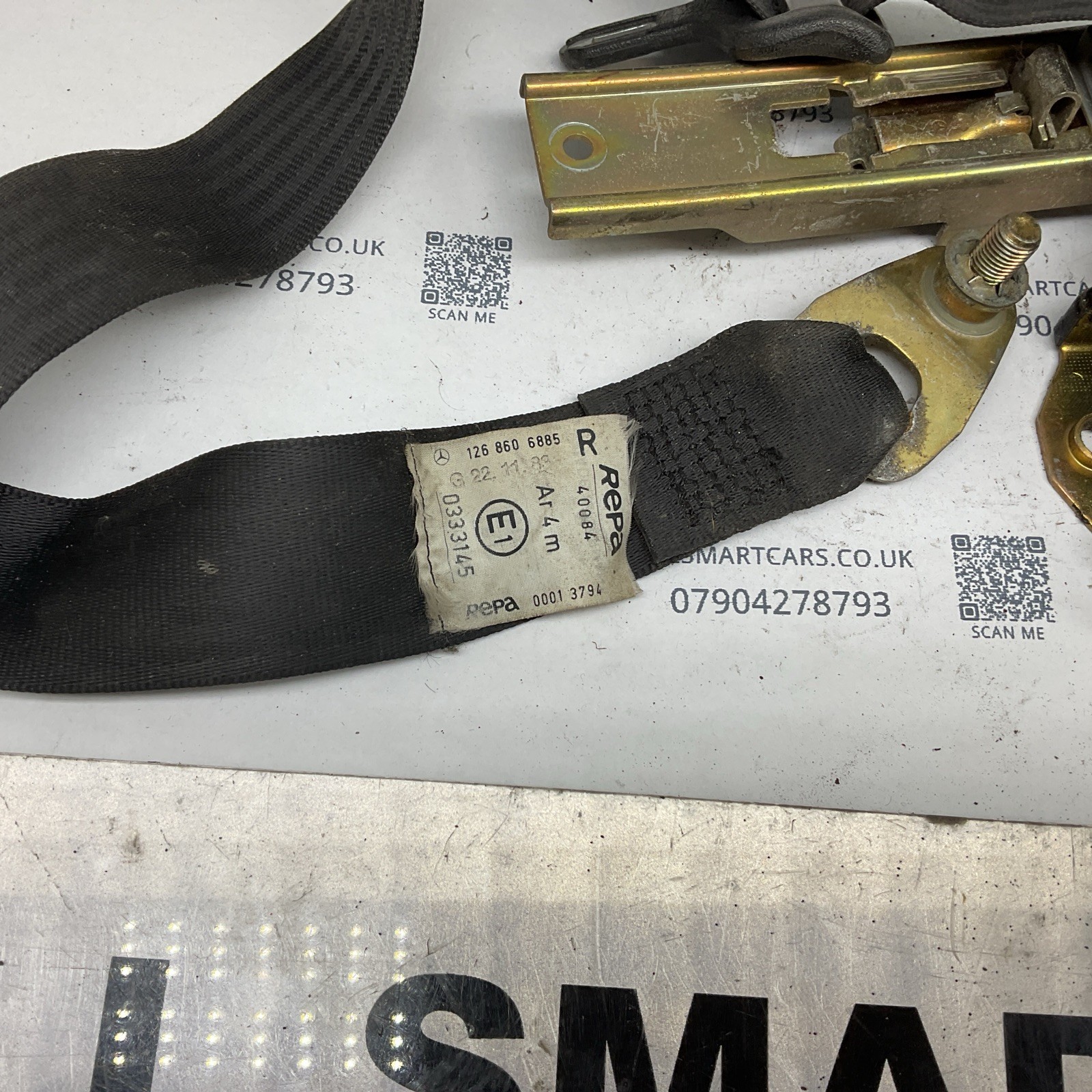 Mercedes W126 380 SE front right seat belt A1268606885 Image 5