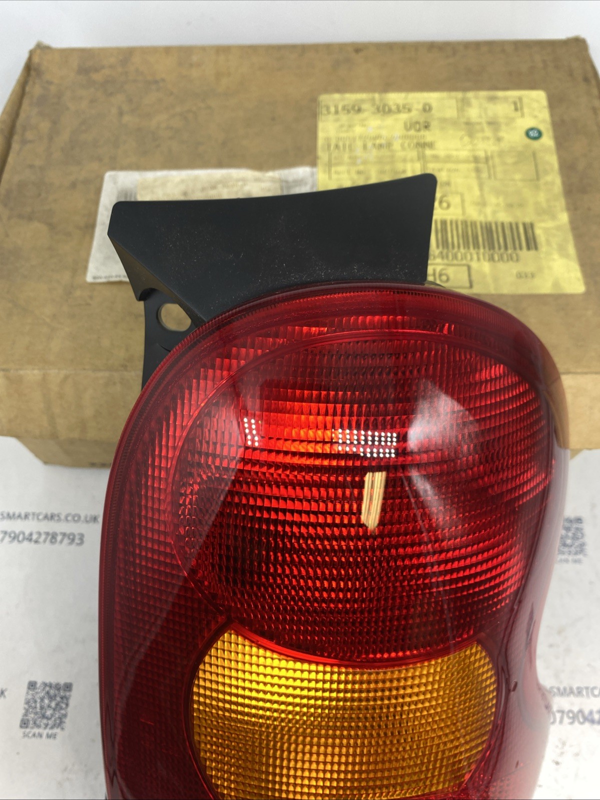 SMART CAR 450 FORTWO CABRIO 1998 2006 OSR DRIVERS SIDE RIGHT REAR TAIL LIGHT Image 4