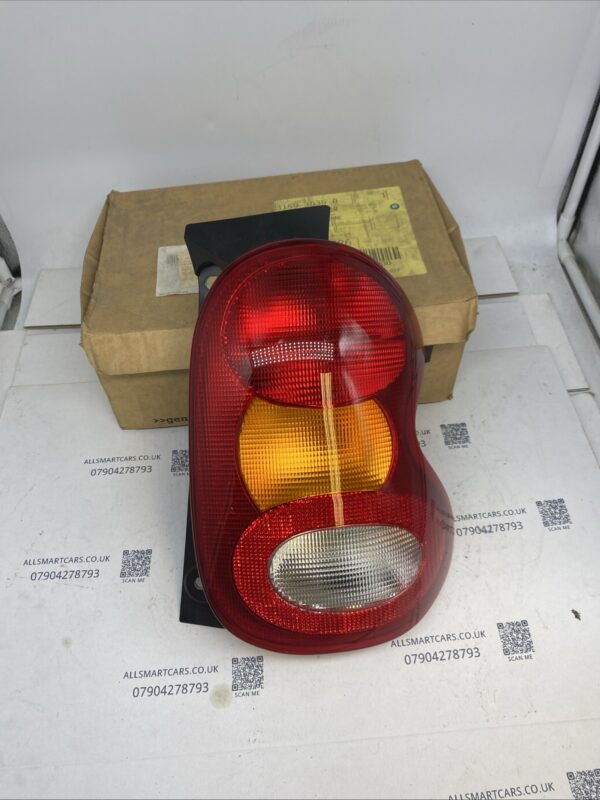 SMART CAR 450 FORTWO CABRIO 1998 2006 OSR DRIVERS SIDE RIGHT REAR TAIL LIGHT