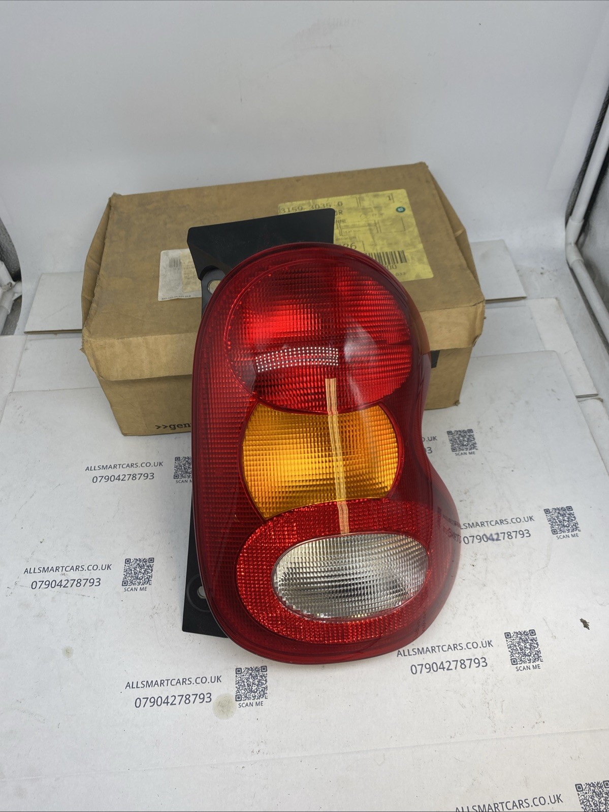 SMART CAR 450 FORTWO CABRIO 1998 2006 OSR DRIVERS SIDE RIGHT REAR TAIL LIGHT