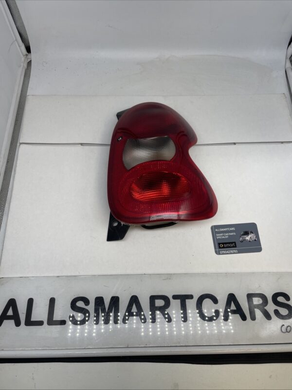 SMART CAR 450 FORTWO CABRIO 1998 2006 OSR DRIVERS SIDE RIGHT REAR TAIL LIGHT