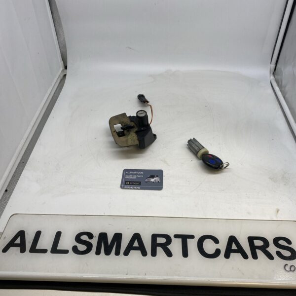 SMART CAR 450 FORTWO COUPE  98 06  SET OF DOOR LOCK AND KEY