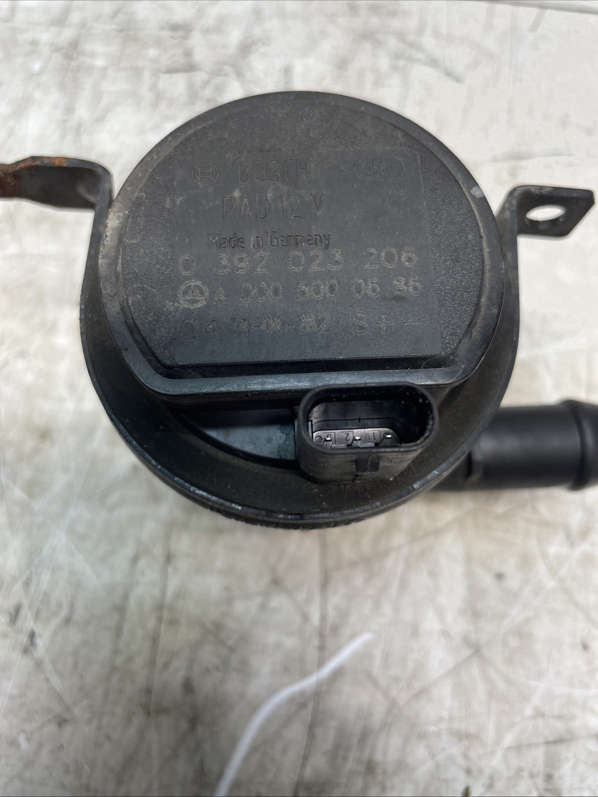 MERCEDES GLA CLASS COOLANT WATER PUMP AUXILLARY 2 1 D A005000686 X156 2013 20 Image 2