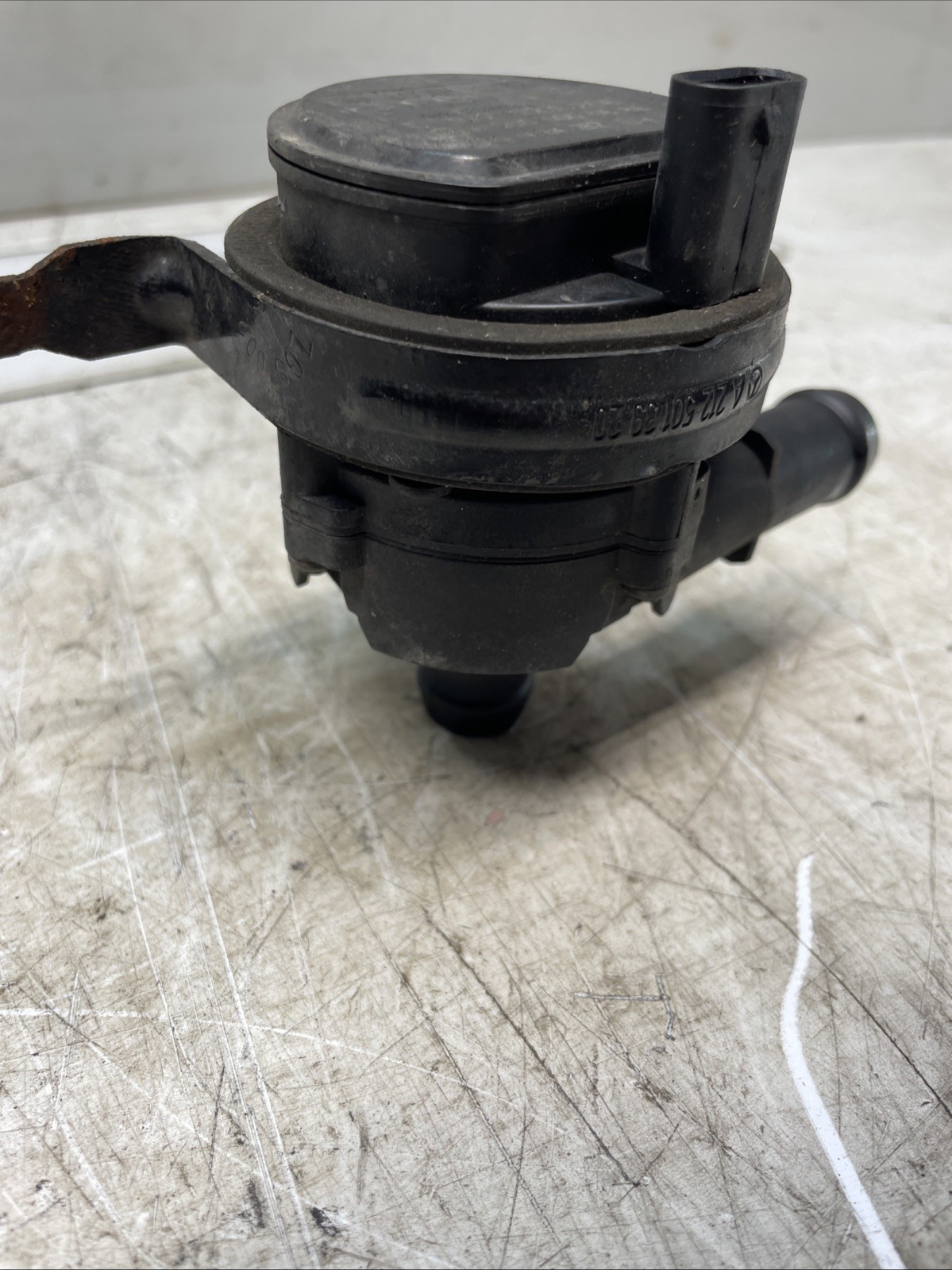 MERCEDES GLA CLASS COOLANT WATER PUMP AUXILLARY 2 1 D A005000686 X156 2013 20 Image 3