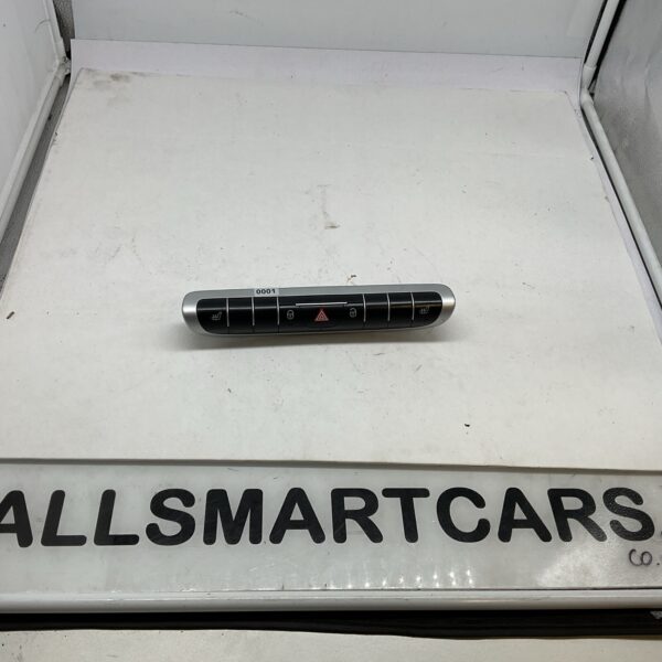 SMART 451  MIDDLE SWITCH PANEL WITH HEATED SEATS A4518205610003