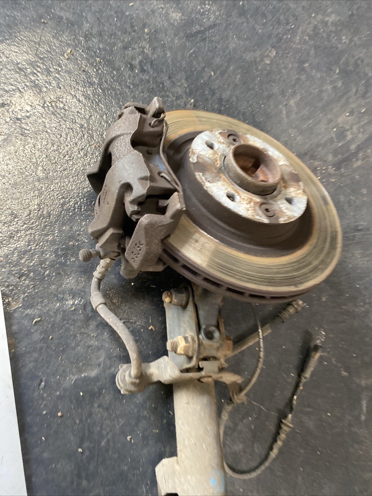 SMART 453 FORFOUR LEFT FRONT SUSPENSION LEG 2017 0 9 PETROL MANUAL Image 2
