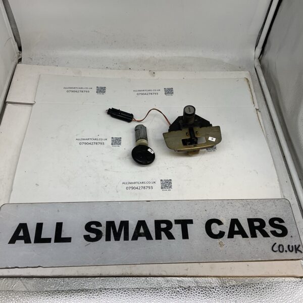 SMART CAR 450 FORTWO COUPE  98 06  SET OF DOOR LOCK AND KEY