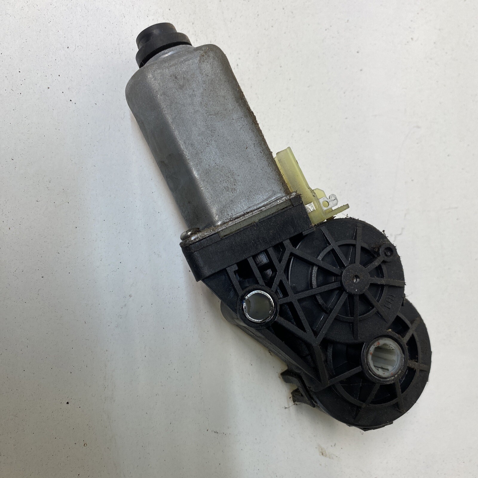 SMART CAR 451 FORTWO CABRIO 2008 2014 CONVERTIBLE ELECTRIC ROOF MOTOR 7466402 Image 3
