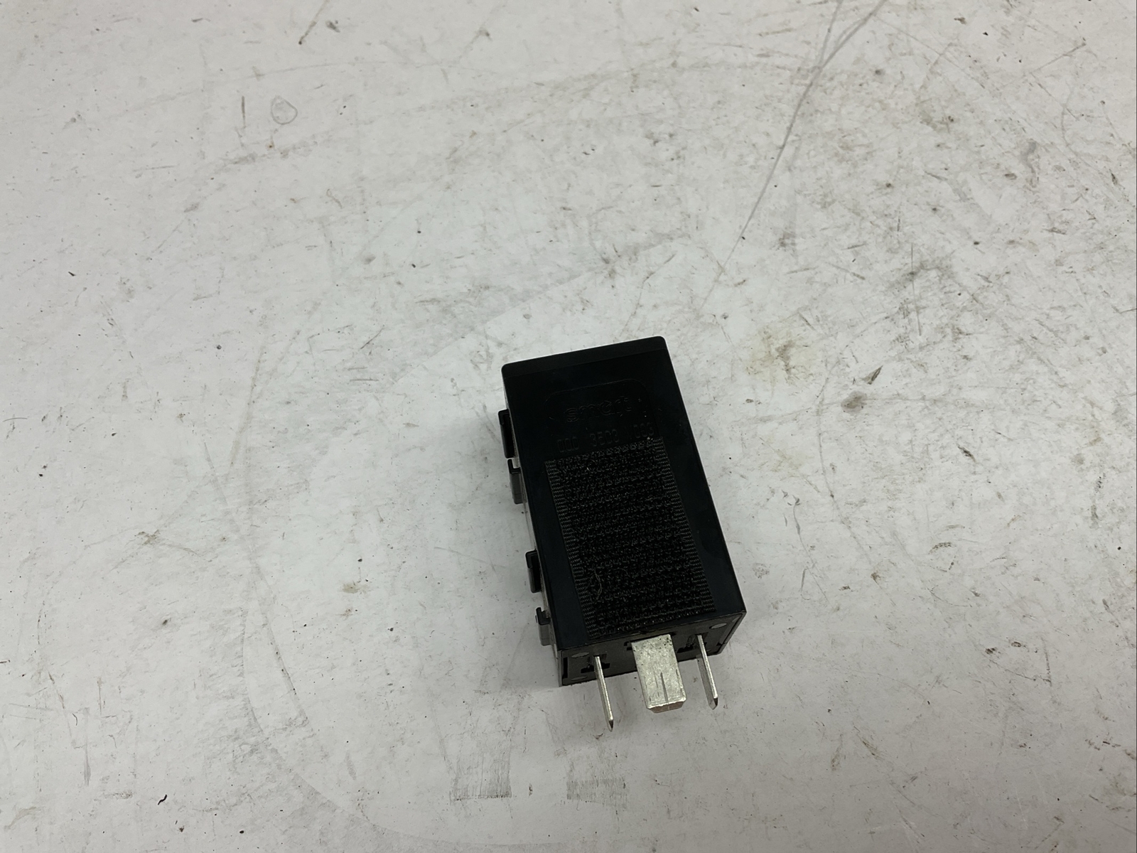 SMART FORTWO 450 MK1 0 7 PETROL M160 920 ENGINE RELAY 0003503V003 Image 3