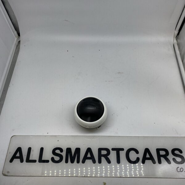 SMART W453 FORFOUR FRONT DASH AIR VENT GRILL A4538305101 WHITE