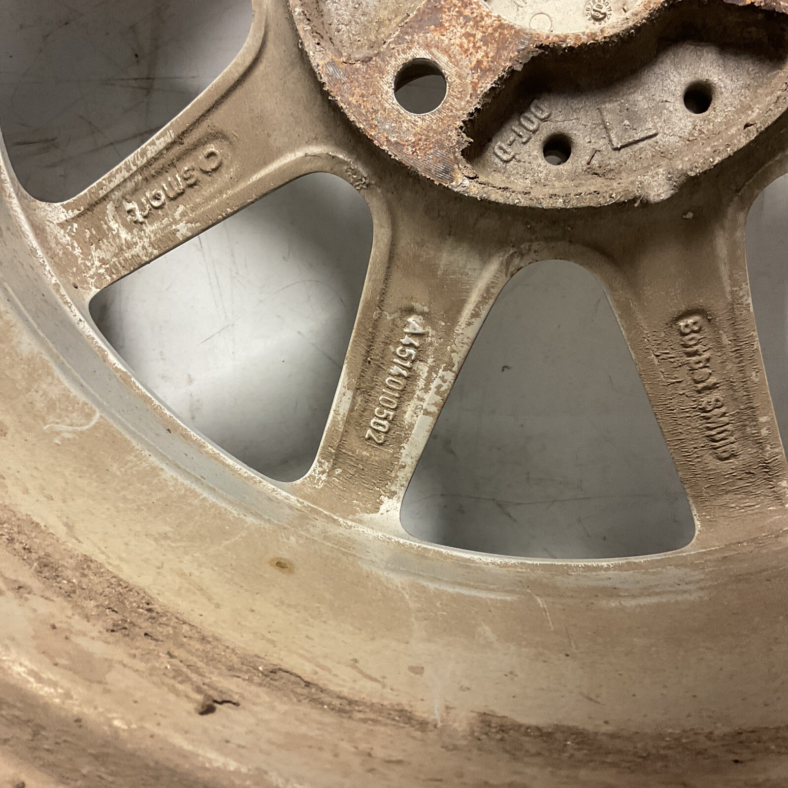 Smart ForTwo 451 Rear Wheel A4514010502 (marks) Image 7