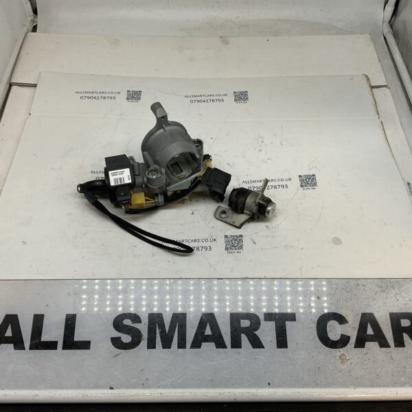 2004   2006 SMART FORFOUR W454 IGNITION SWITCH BARREL & KEY