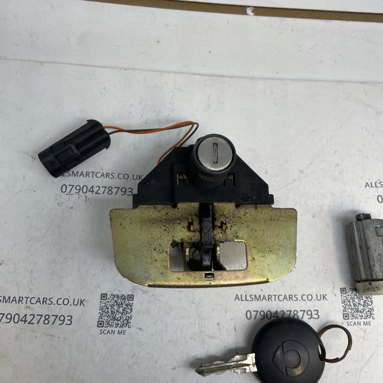SMART CAR 450 FORTWO COUPE 98 06 SET OF DOOR LOCK AND KEY Image 5