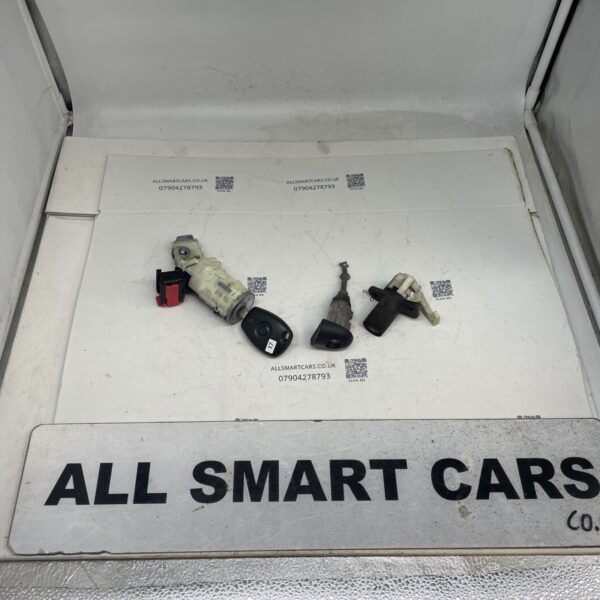 SMART FORFOUR 453 15 22 IGNITION BARREL AND DOOR LOCK AND 1 KEY