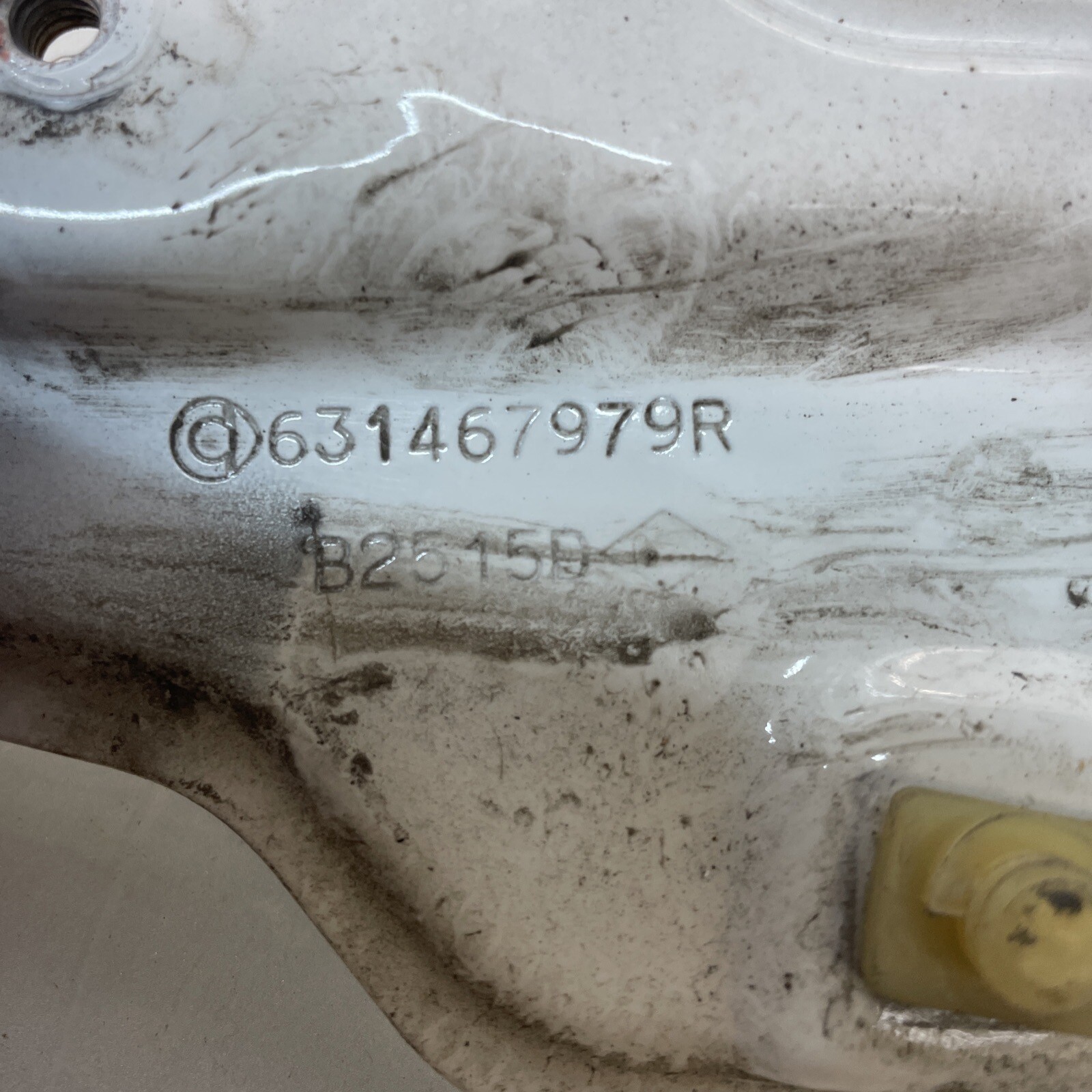 SMART FORFOUR PART NUMBER 631467979R r wing bracket White BRACKET Image 4