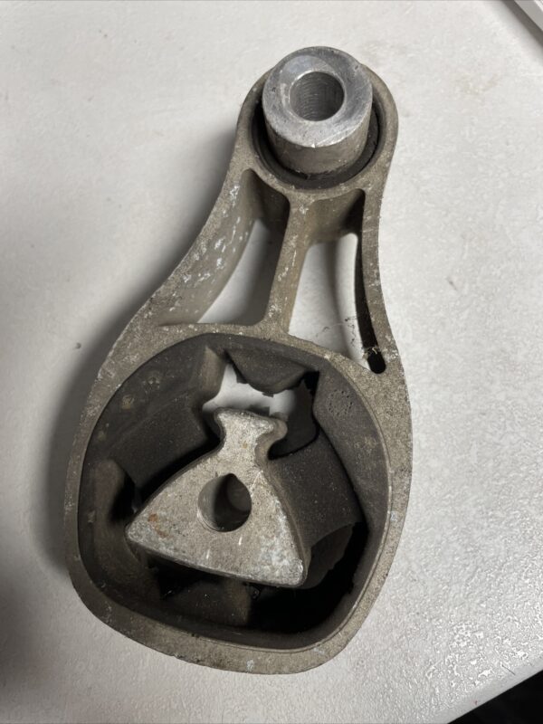 SMART FORTWO 2011 MK2 0 8 CDI  ENGINE MOUNT BRACKET HOLDER SUPPORT /2007 14