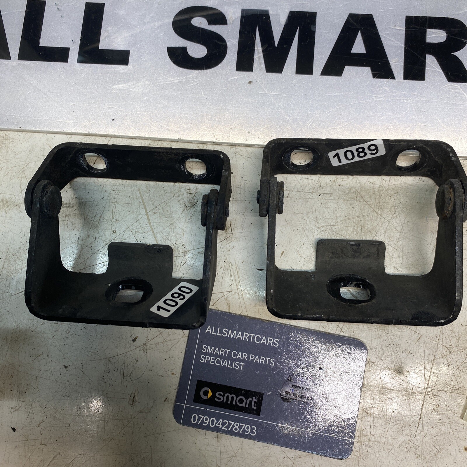 SMART FORTWO W453 REAR TAILGATE BOOT LID Brackets A4536460900 Image 2