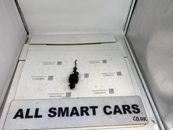 MERCEDES BENZ C CLASS W202 FRONT DOOR CENTRAL LOCKING VACUUM ACTUATOR 400139 M21