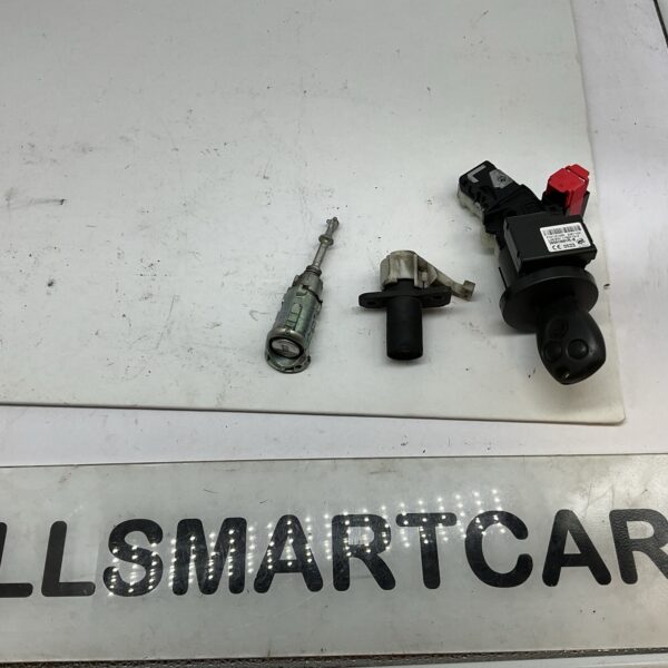 SMART FORFOUR 453 15 22 IGNITION BARREL AND DOOR LOCK AND 1 KEY