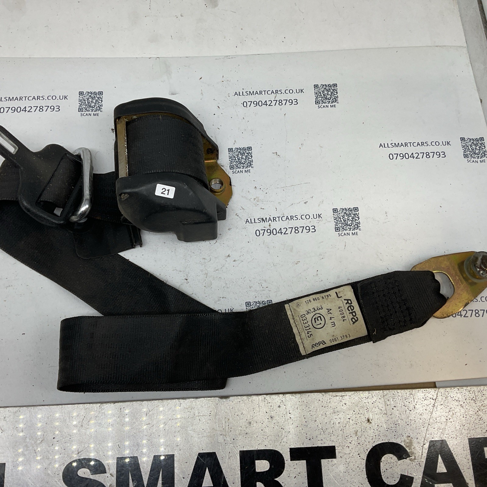 Mercedes W126 380 SE front left seat belt A1268606785 Image 2