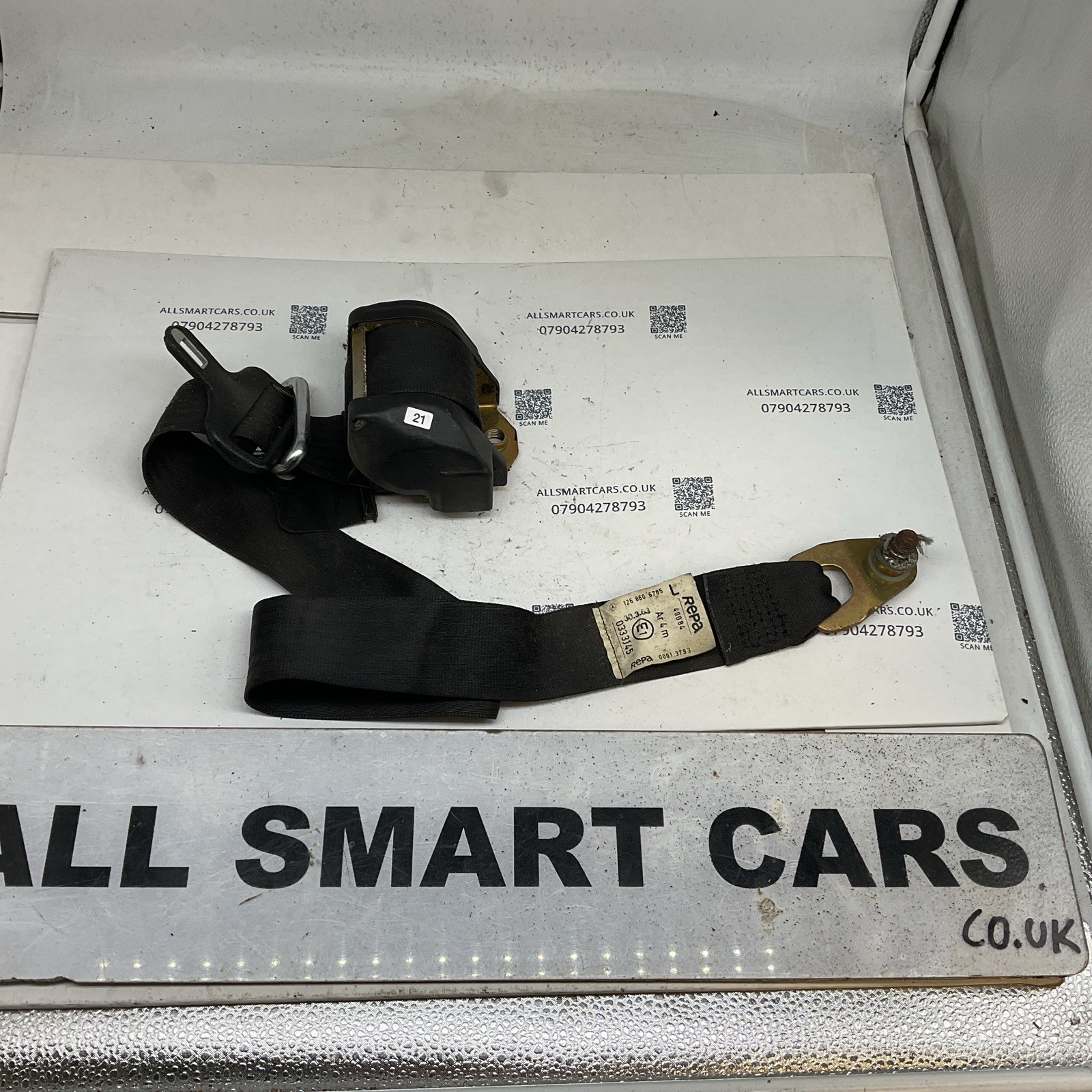 Mercedes W126 380 SE front left seat belt A1268606785